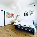 M4 White Monolocale Moderno E Funzionale
