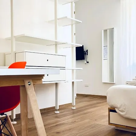 M4 White Monolocale Moderno E Funzionale